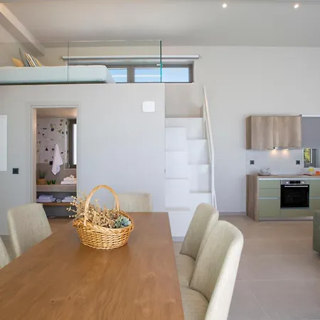 Brand New High-end Solar Villa