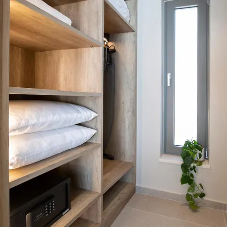 Villa Brand New High-end Solar *