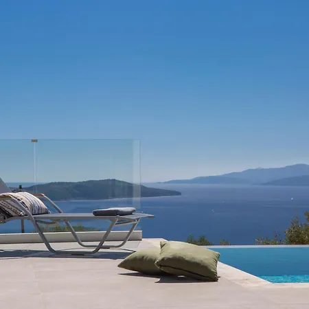 Villa Brand New High-end Solar