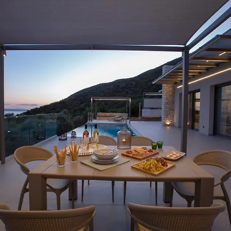 Brand New High-end Solar Villa